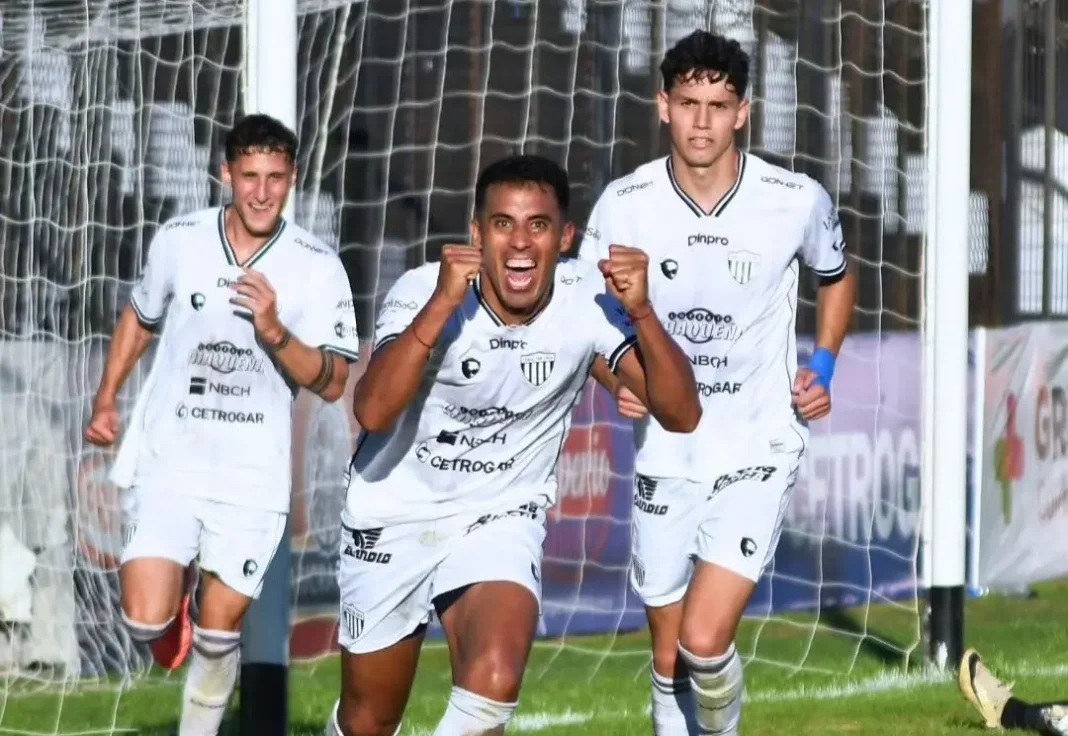 For Ever mostró carácter, venció a Morón y salió del fondo