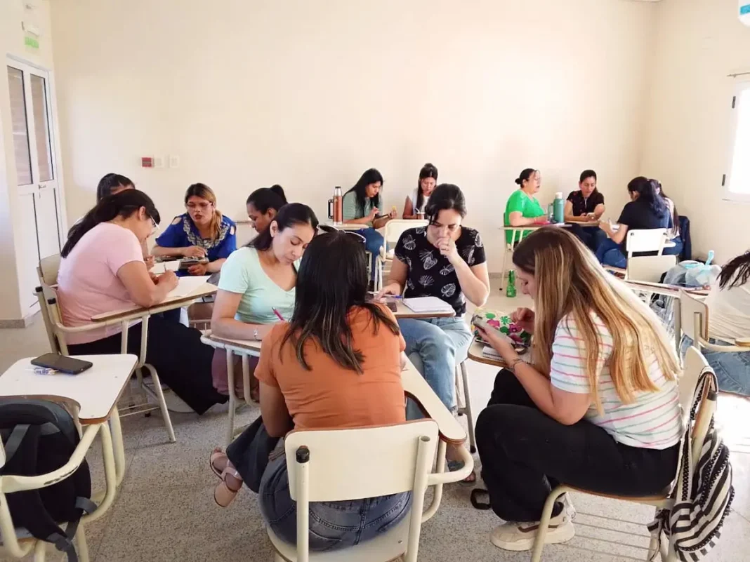 Educación prepara una agenda de capacitaciones para docentes chaqueños
