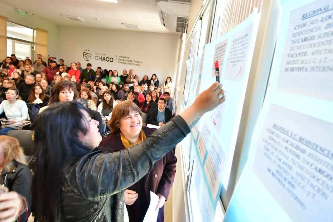 Participantes del acto de ofrecimiento de cargos de supervisión en el Centro de Innovación ELE de Resistencia.