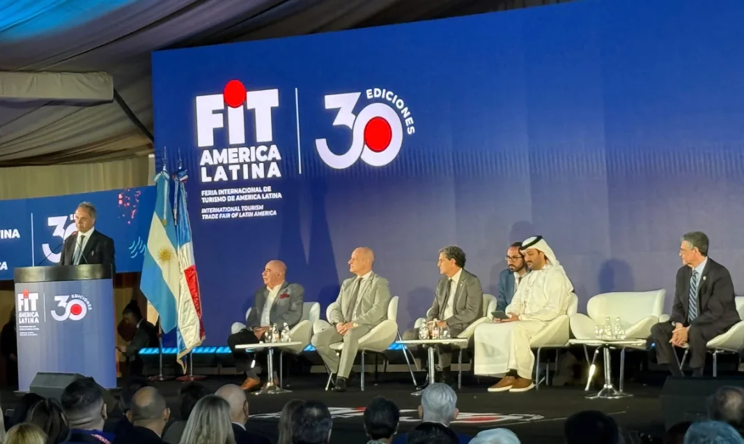 Panel de autoridades durante la Feria Internacional de Turismo FIT 30 en La Rural de Buenos Aires