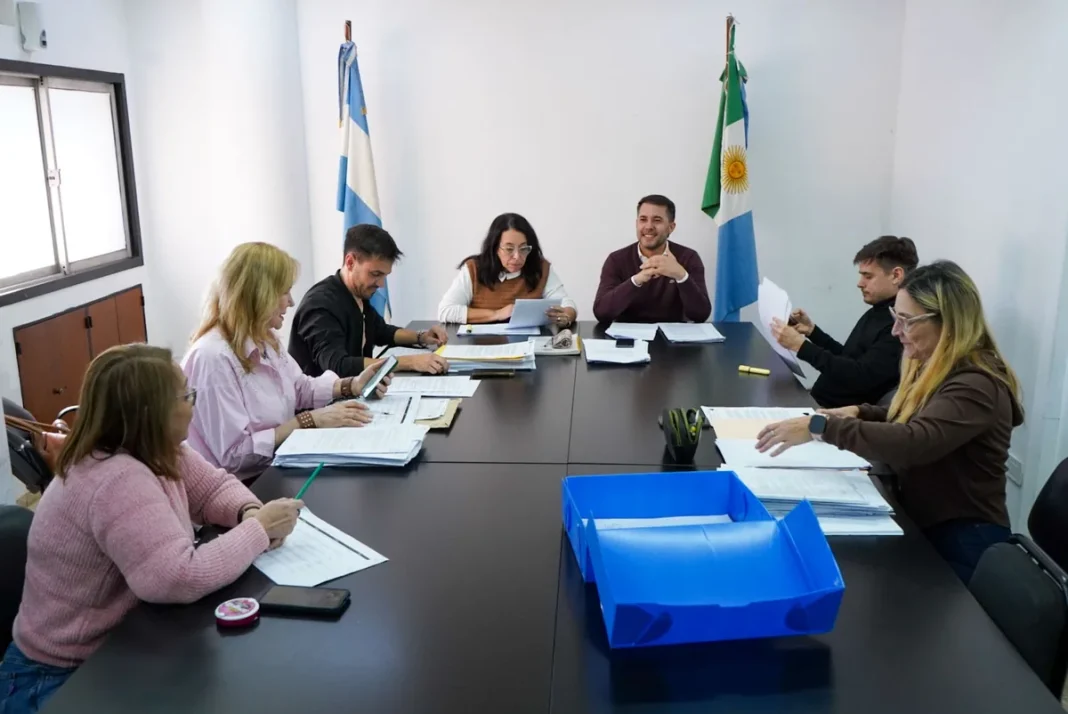 Integrantes del jurado analizan las postulaciones al Premio Anual a los Jóvenes Destacados del Chaco