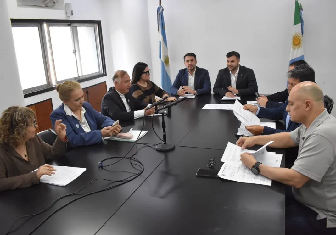 Representantes del sector productivo y funcionarios durante una reunión por el RINI en Chaco