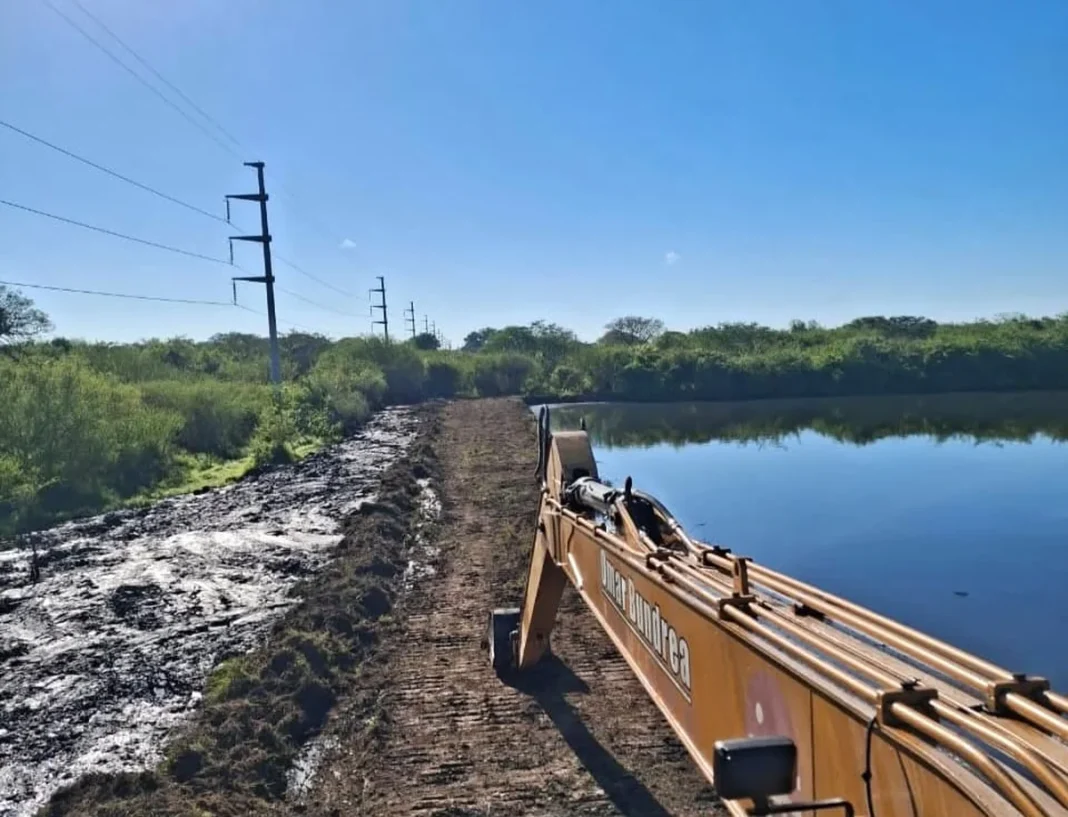 Sameep interviene en Puerto Lavalle para sostener el agua