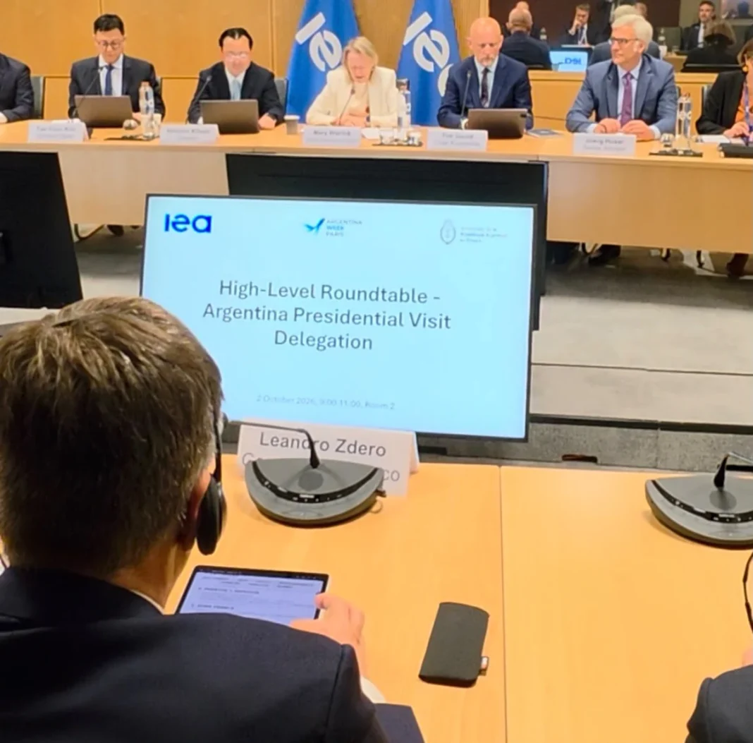Leandro Zdero durante una reunión de la Agencia Internacional de Energía en París
