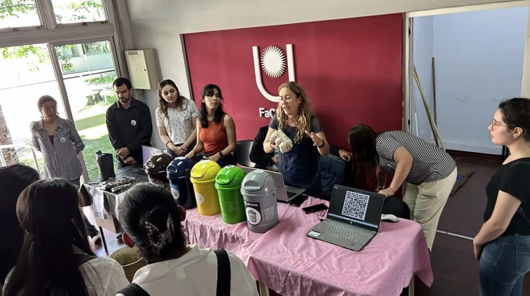 Participantes en un taller de reciclado y compostaje de FaCIENCIA