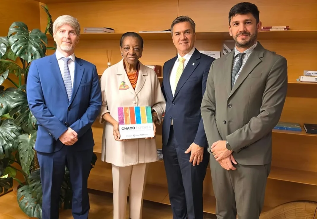 Leandro Zdero junto a referentes durante la misión comercial del Chaco en Milán
