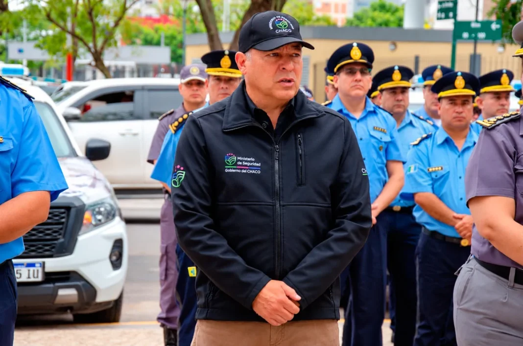 Autoridades y efectivos de seguridad durante el lanzamiento del Operativo Caminante.