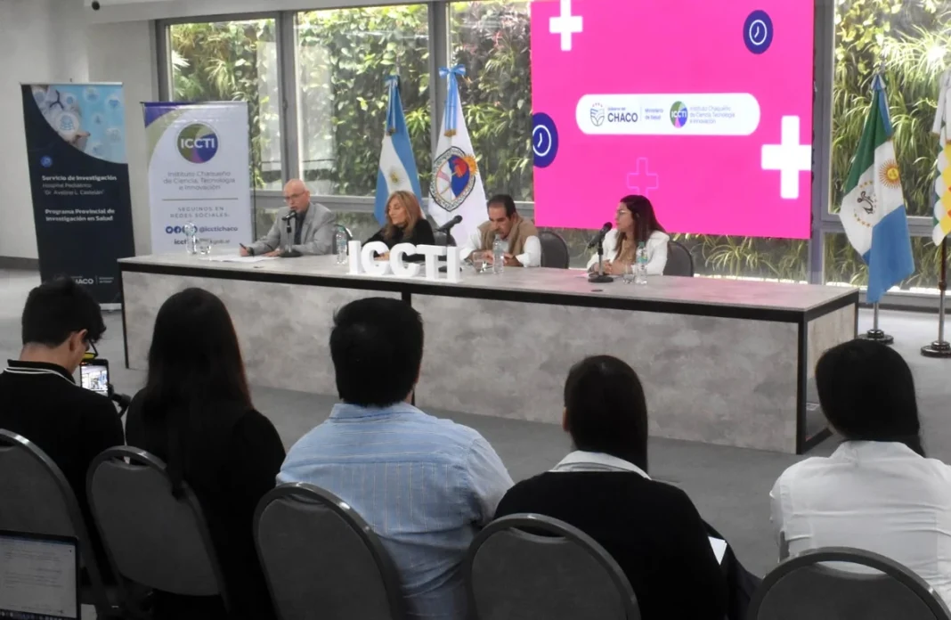 Presentación de Salud Innova 2026 con autoridades y asistentes en el Salón Obligado